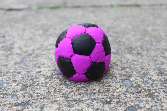 32 panel, UV reactive juggling ball in Purple/Black
