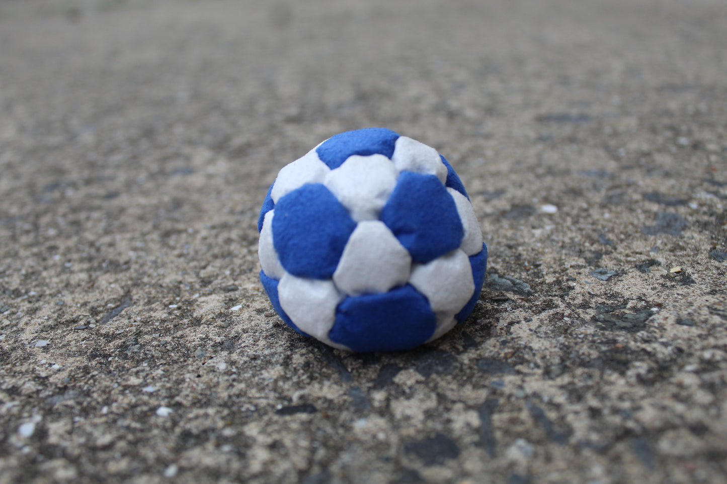 Xtremity Pro professional footbag with a 32 panel construction in Blue/White