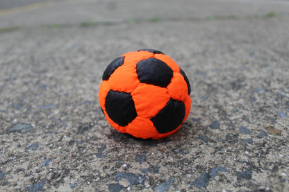 32 panel, UV reactive juggling ball in Orange/Black