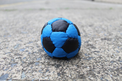 32 panel, UV reactive juggling ball in Blue/Black