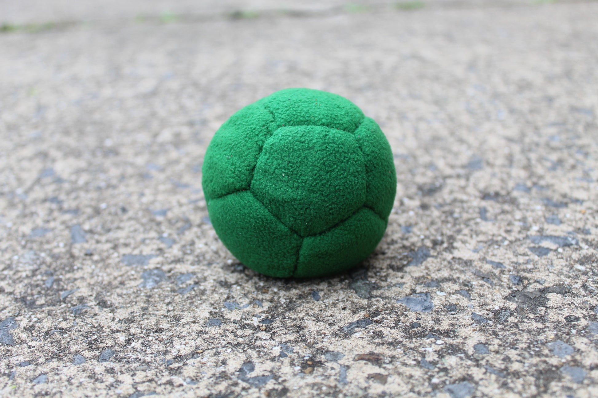 12 panel fleece fabric juggling ball in green