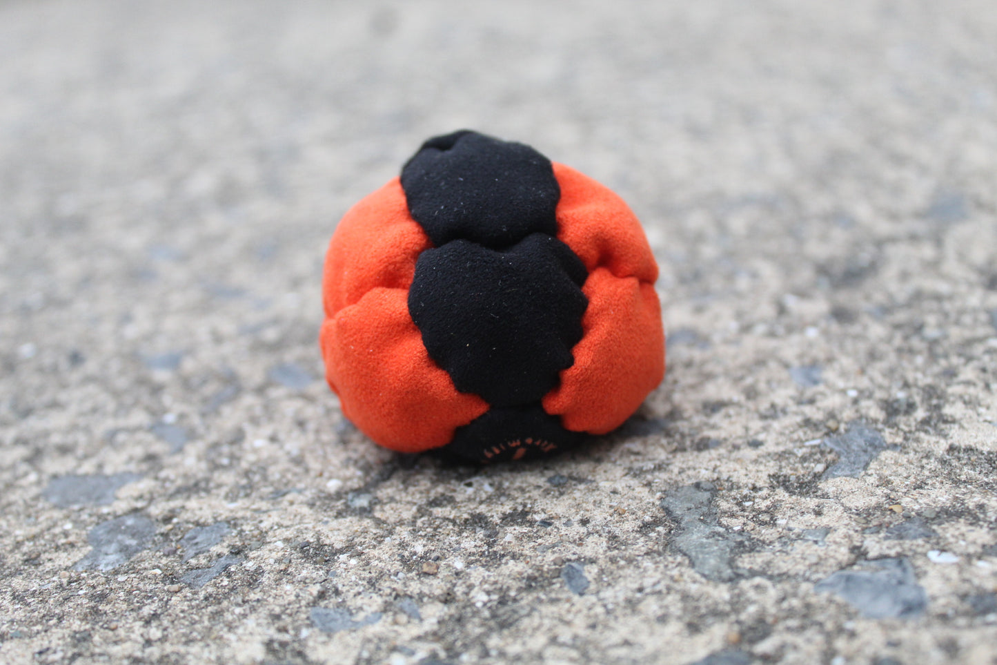 14 panel pro series 2 footbag in orange/black