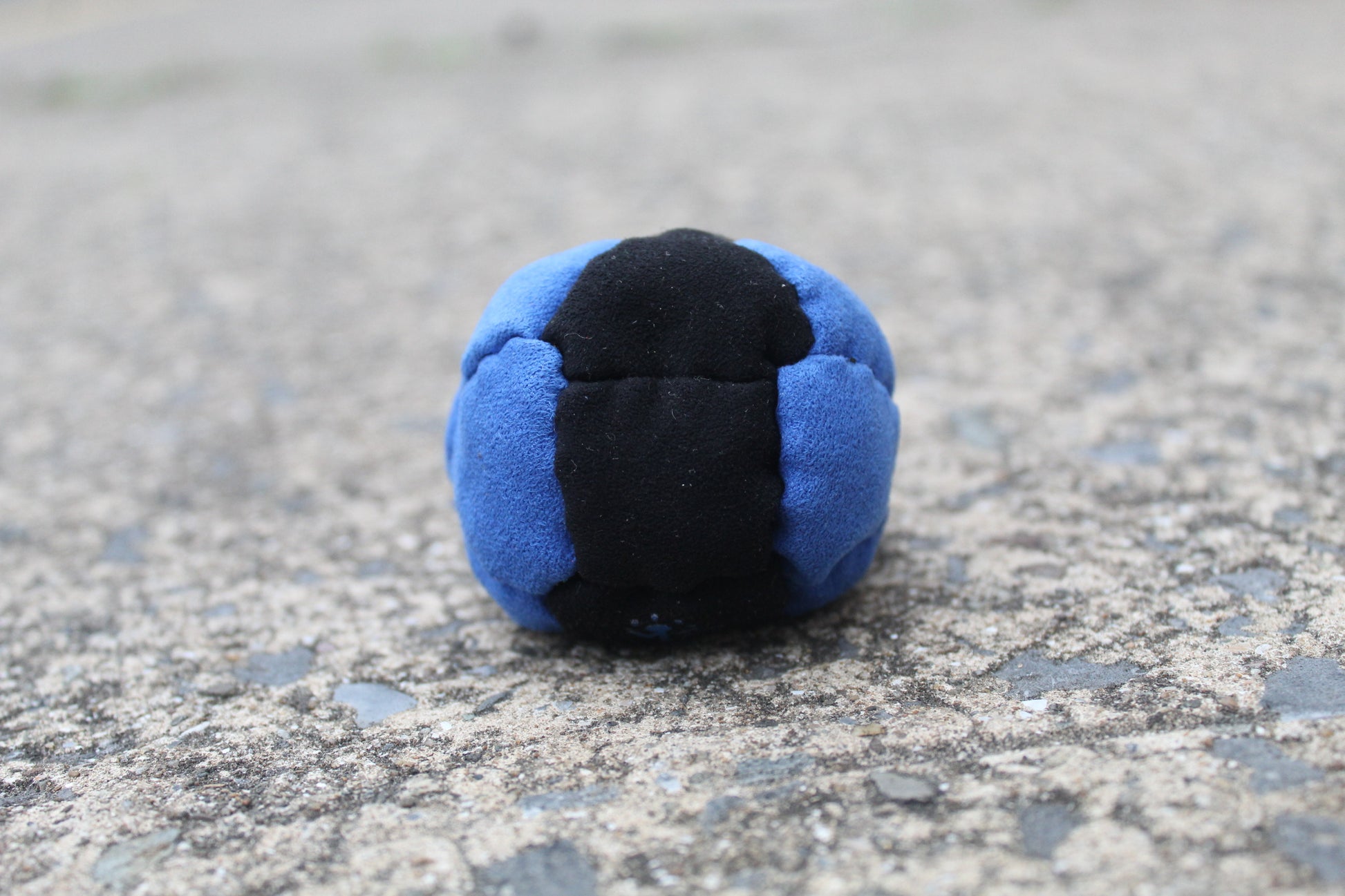 14 panel pro series 2 footbag in blue/black
