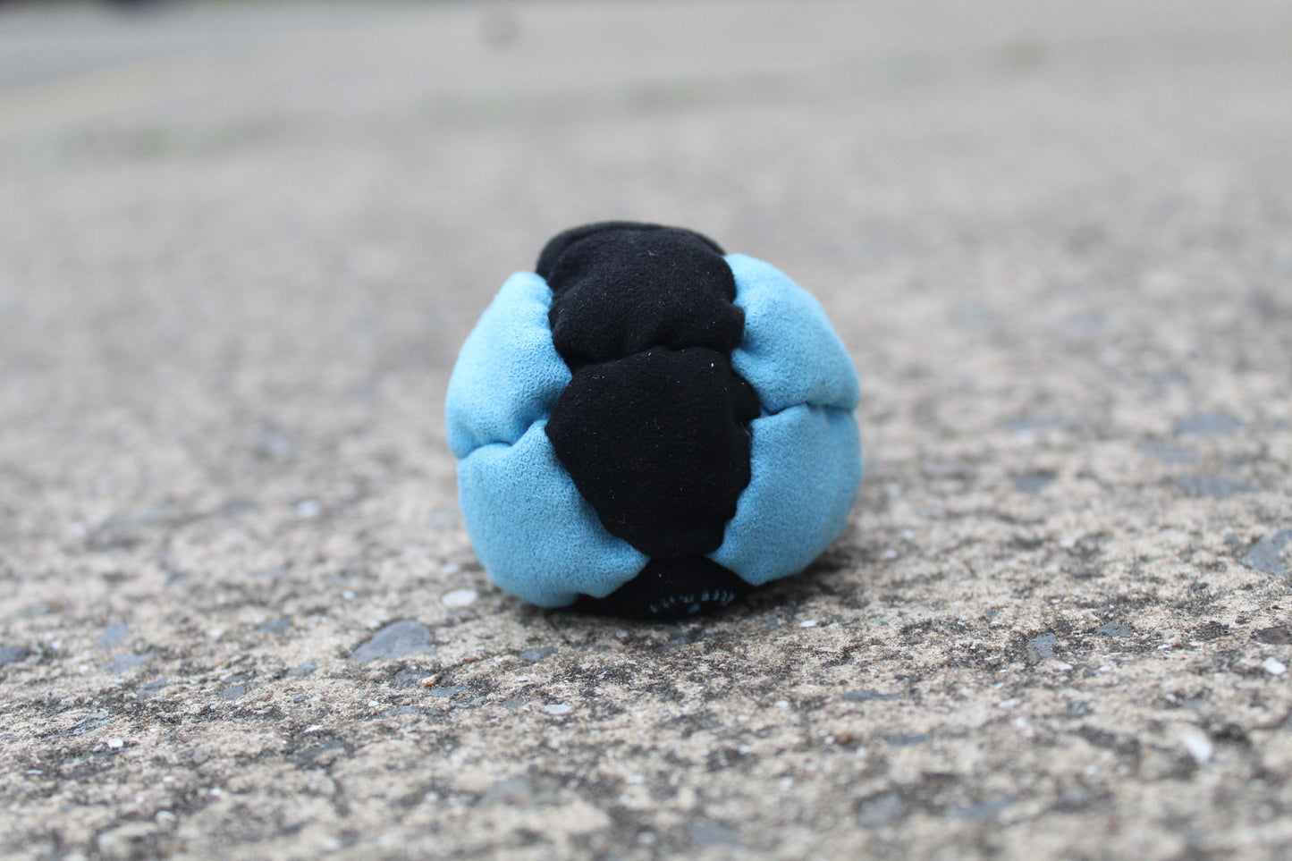 14 panel pro series 2 footbag in blue/black
