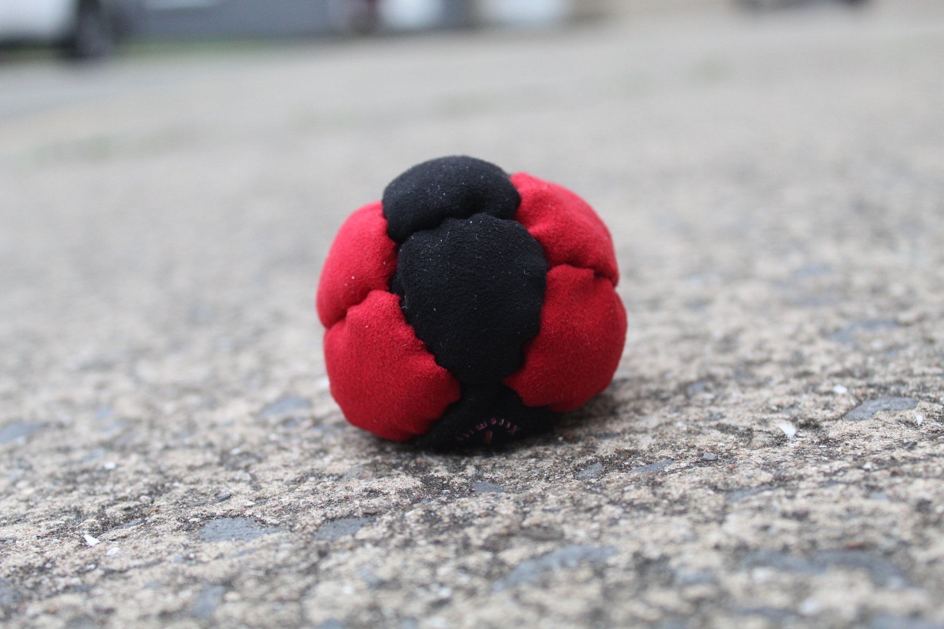 14 panel pro series 2 footbag in red/black