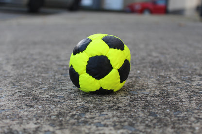 32 panel, UV reactive juggling ball in Yellow/Black