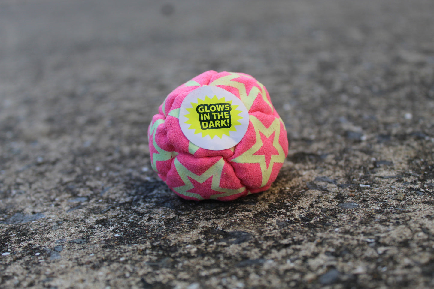 Static Glow footbag in vibrant pink with glow-in-the-dark synthetic suede panels